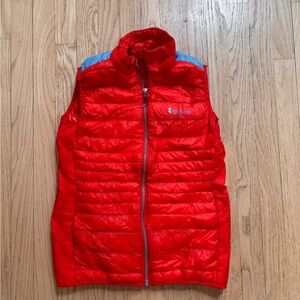 Cotopaxi Red Quilted Puffer Vest with Light Blue Accents women’s small